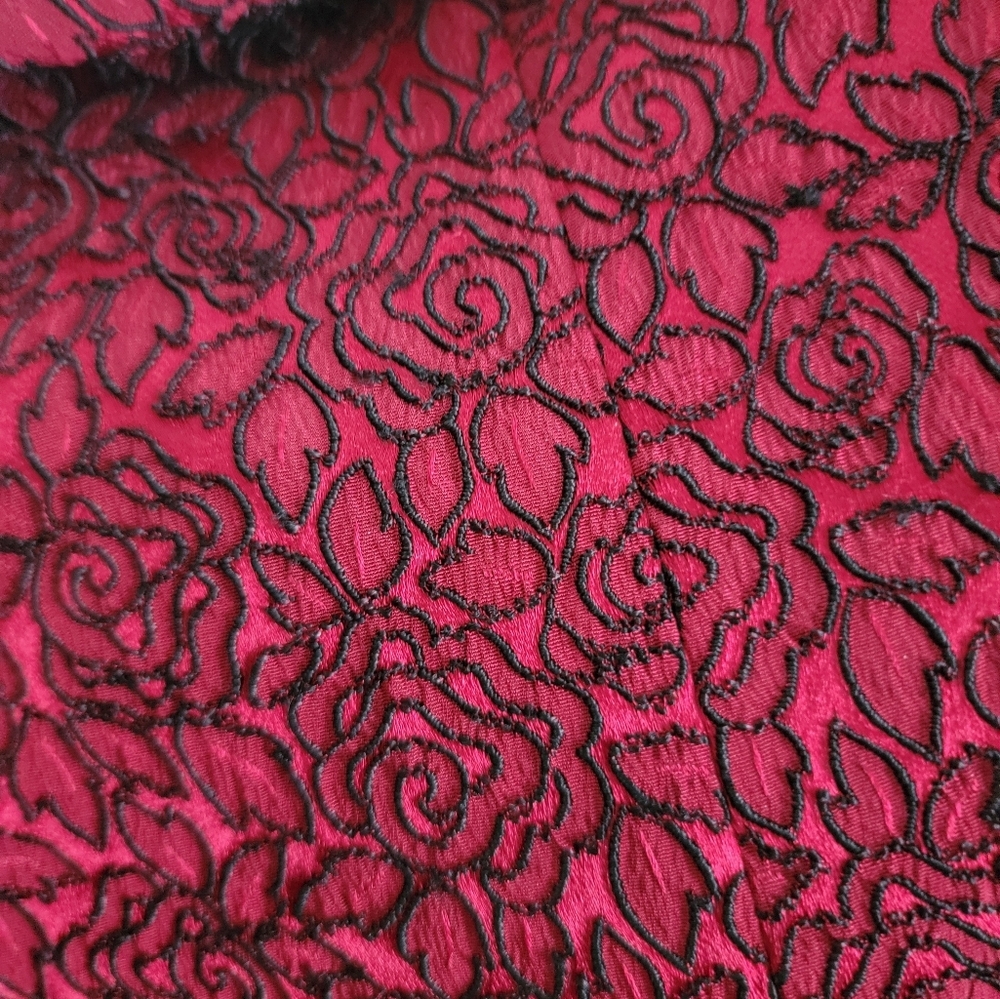 Elegant Red Floral Women's Top And Skirt - Picture 7 of 8